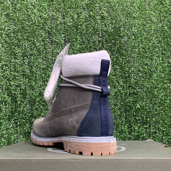 WOMEN'S TIMBERLAND® PREMIUM 6-INCH BOOTS - Picture 3 of 9